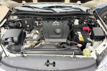 MITSUBISHI L200 2.4 DID 180 INTENS