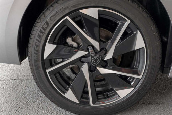 PEUGEOT 308 1.5 HDI 130 EAT8 ALLURE PACK