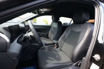 VOLKSWAGEN T-ROC 150 DSG R-LINE