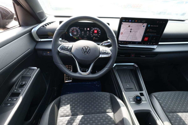 VOLKSWAGEN T-ROC 150 DSG R-LINE