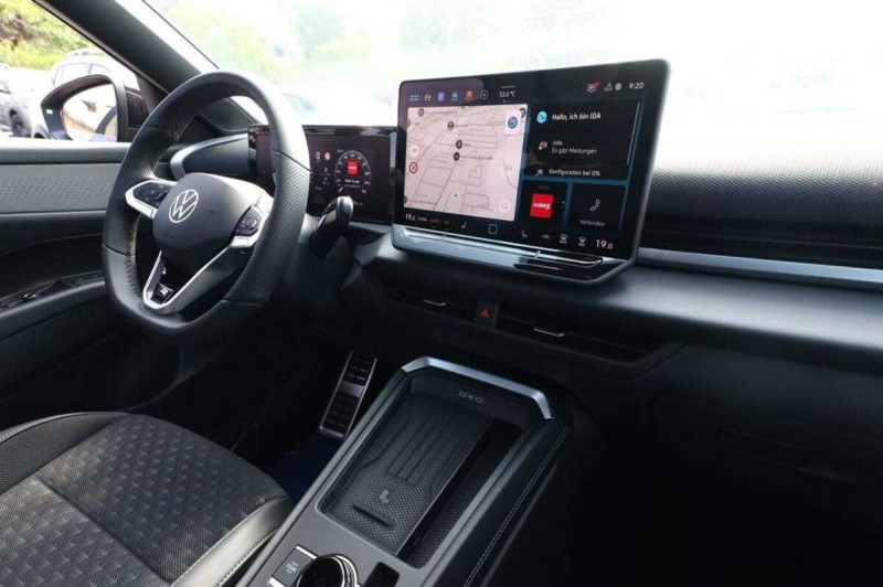 VOLKSWAGEN T-ROC 150 DSG R-LINE