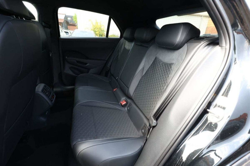 VOLKSWAGEN T-ROC 150 DSG R-LINE