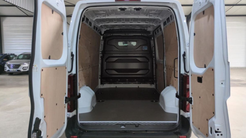 RENAULT MASTER FOURGON MASTER FG BLUE DCI 130 L2H2 3T5 TR EXTRA