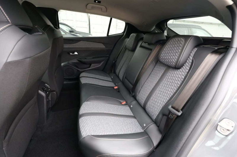 PEUGEOT 408 HYBRID 145 E-DCS6 ALLURE
