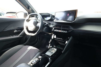 PEUGEOT 2008 HYBRID 145 E-DCS6 GT