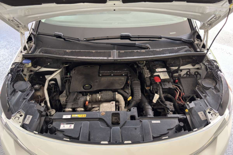 PEUGEOT 5008 1.6 HDI 120 ALLURE 7PL GRIP