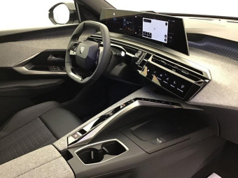 PEUGEOT 5008 GT 1.2 HYBRID 145