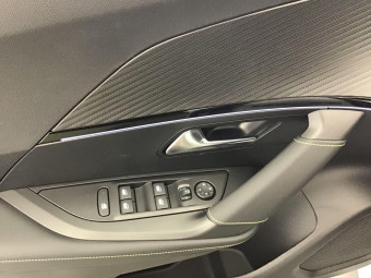 PEUGEOT 2008 GT HYBRID 145 HP E-DSC6