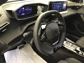 PEUGEOT 2008 GT HYBRID 145 HP E-DSC6