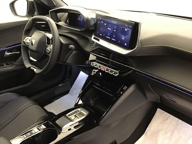 PEUGEOT 2008 GT HYBRID 145 HP E-DSC6