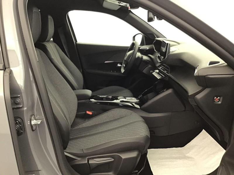 PEUGEOT 2008 ALLURE HYBRID 145 E-DSC6