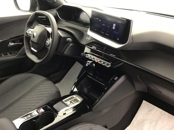 PEUGEOT 2008 ALLURE HYBRID 145 E-DSC6