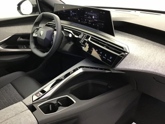 PEUGEOT 3008 HYBRID 145 E-DCS6 ALLURE