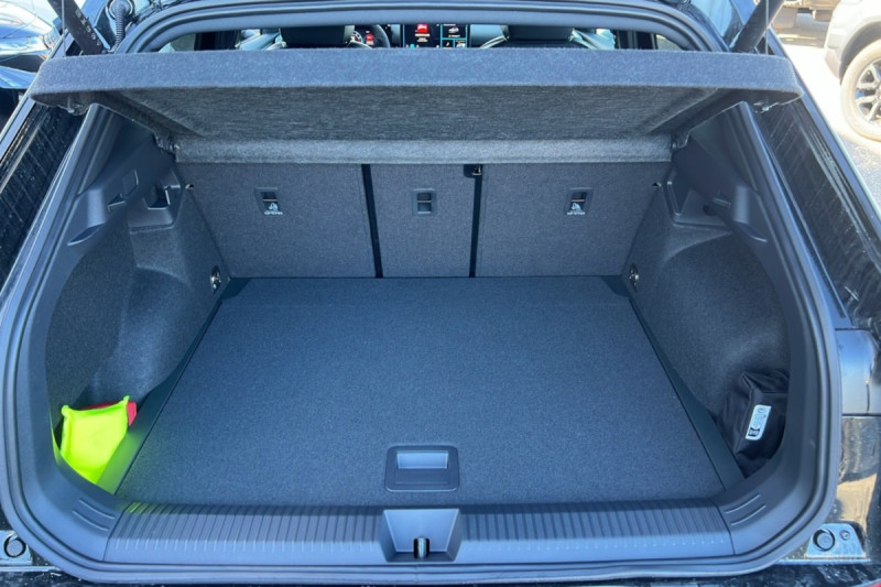 VOLKSWAGEN T-ROC ETSI 150 DSG7 R-LINE