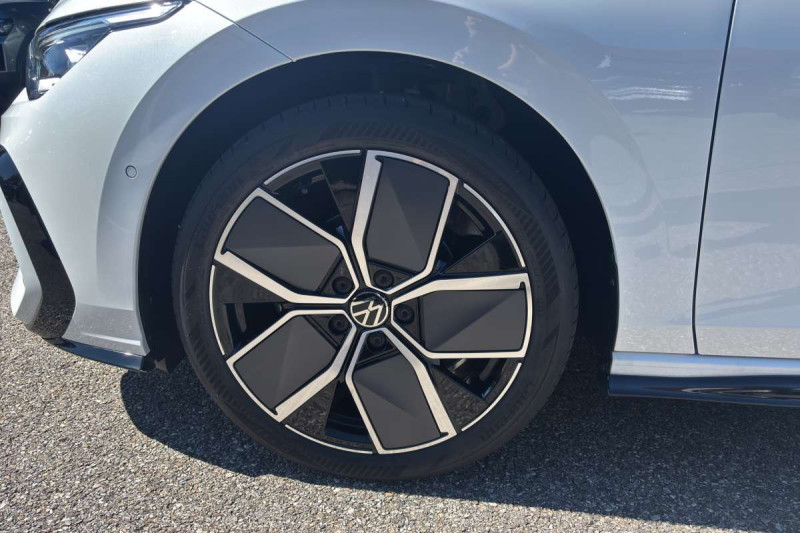 VOLKSWAGEN GOLF E-TSI 150 DSG R-LINE T.O 360
