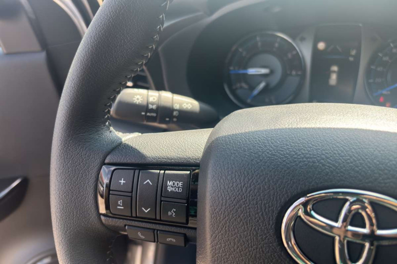 TOYOTA HILUX 2.8 204 BVA INVINCIBLE RIDEAU