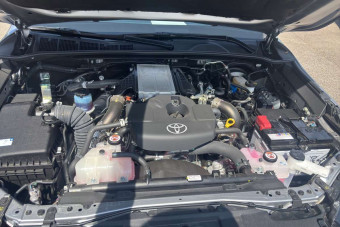 TOYOTA HILUX 2.8 204 BVA INVINCIBLE RIDEAU