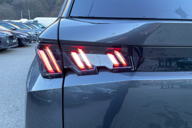 PEUGEOT 5008 HYBRID 145 E-DCS6 ALLURE PLUS