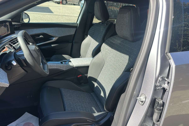 PEUGEOT 5008 HYBRID 145 E-DCS6 ALLURE PLUS