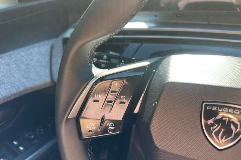 PEUGEOT 5008 HYBRID 145 E-DCS6 ALLURE PLUS