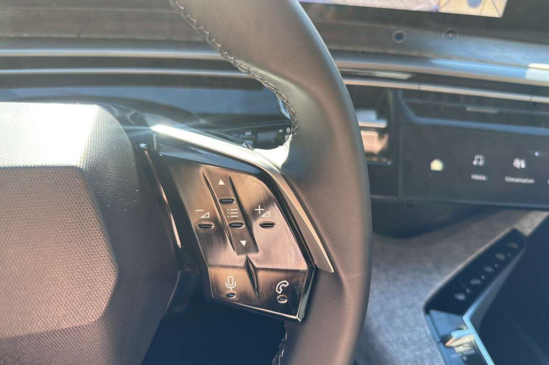 PEUGEOT 5008 HYBRID 145 E-DCS6 ALLURE PLUS