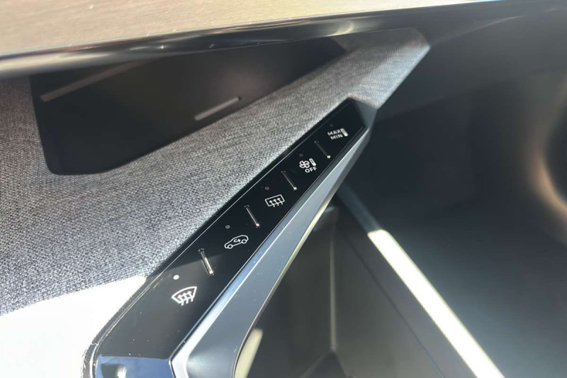 PEUGEOT 5008 HYBRID 145 E-DCS6 ALLURE PLUS