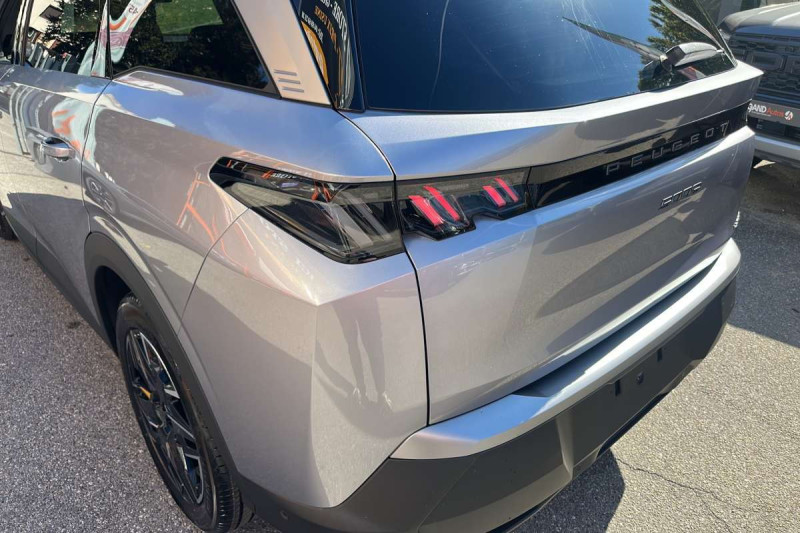 PEUGEOT 5008 HYBRID 145 E-DCS6 ALLURE PLUS