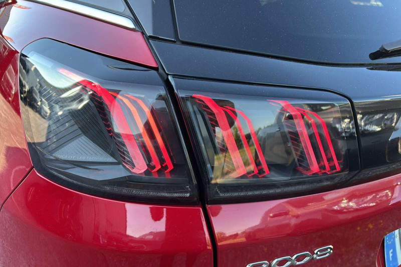 PEUGEOT 3008 1.2 130 EAT8 GT SURÉQUIPÉ