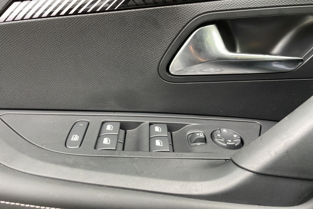 PEUGEOT 2008 NEW 130 EAT8 ALLURE GRIP VISIO2