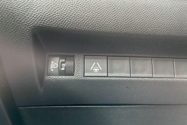 PEUGEOT 2008 NEW 130 EAT8 ALLURE GRIP VISIO2