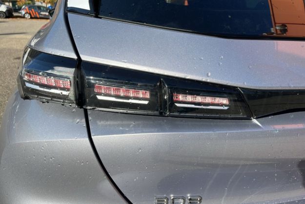PEUGEOT 308 1.5 HDI 130 EAT8 ALLURE PLUS