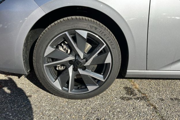 PEUGEOT 308 1.5 HDI 130 EAT8 ALLURE PLUS