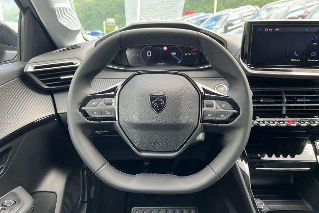 PEUGEOT 208 NOUVELLE 1.2 100 ALLURE PLUS