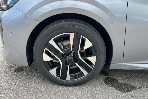 PEUGEOT 208 NOUVELLE 1.2 100 ALLURE PLUS