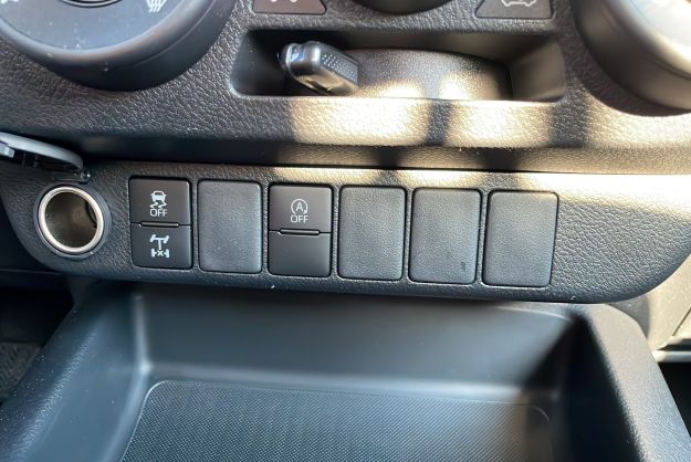 TOYOTA HILUX 2.4 D4-D 150 LECAP PK DRIVE 4PL
