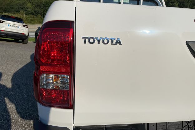 TOYOTA HILUX 2.4 D4-D 150 LECAP PK DRIVE 4PL