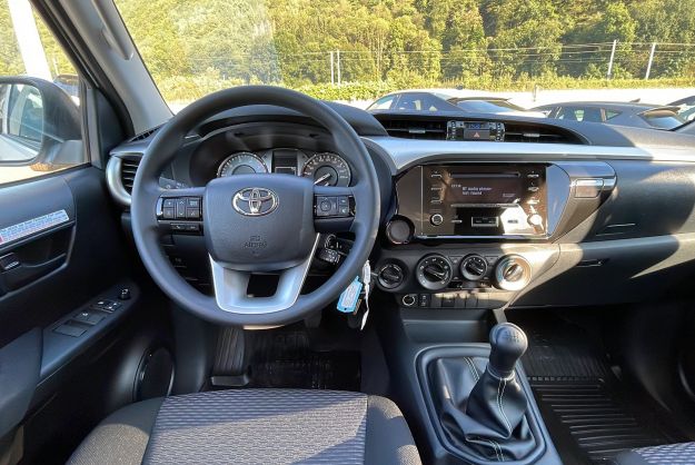 TOYOTA HILUX 2.4 D4-D 150 LECAP PK DRIVE 4PL