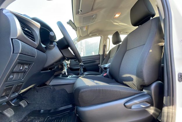 TOYOTA HILUX 2.4 D4-D 150 LECAP PK DRIVE 4PL