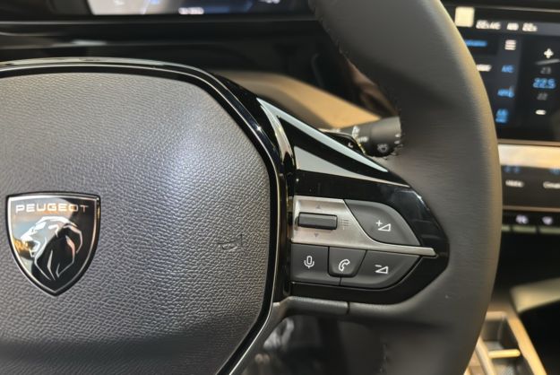 PEUGEOT 308 1.5 HDI 130 EAT8 ALLURE PLUS