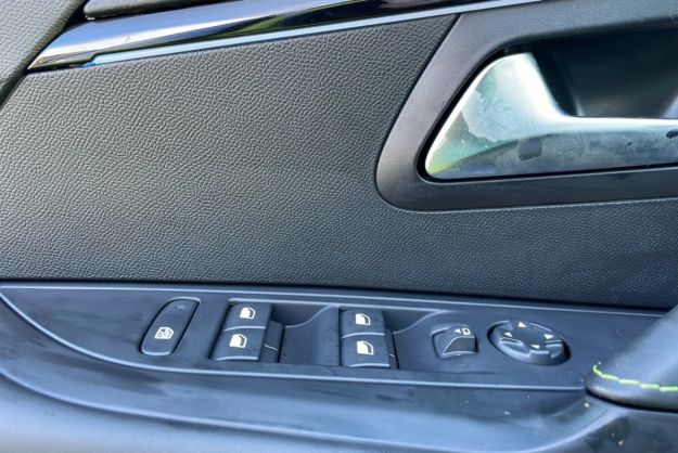 PEUGEOT 208 HYBRID 136 E-DCS6 GT PLUS