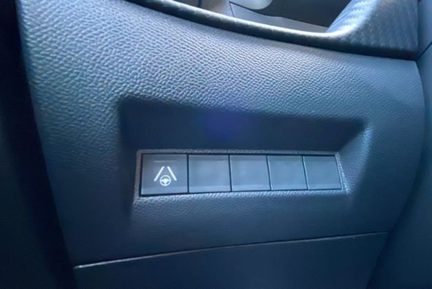 PEUGEOT 208 HYBRID 136 E-DCS6 GT PLUS