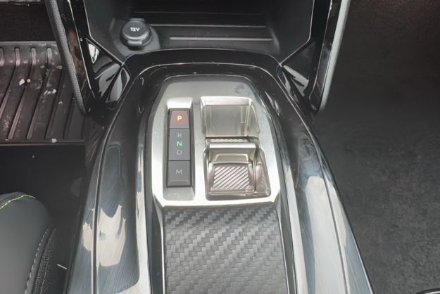 PEUGEOT 208 HYBRID 136 E-DCS6 GT PLUS