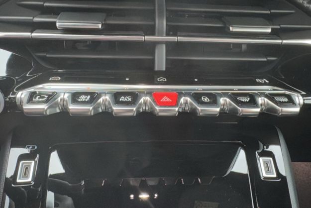 PEUGEOT 208 HYBRID 136 E-DCS6 GT PLUS