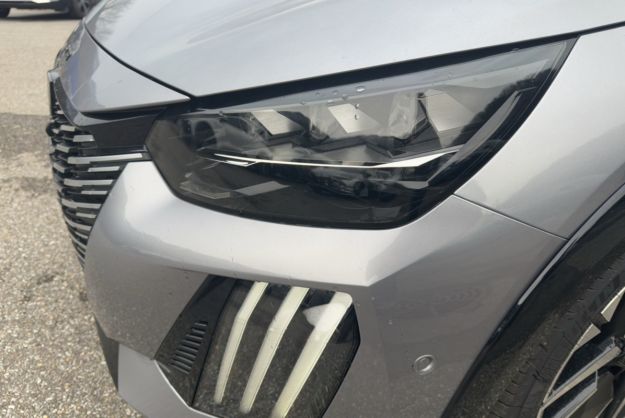 PEUGEOT 208 HYBRID 136 E-DCS6 GT PLUS