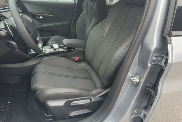 PEUGEOT 208 HYBRID 136 E-DCS6 GT PLUS