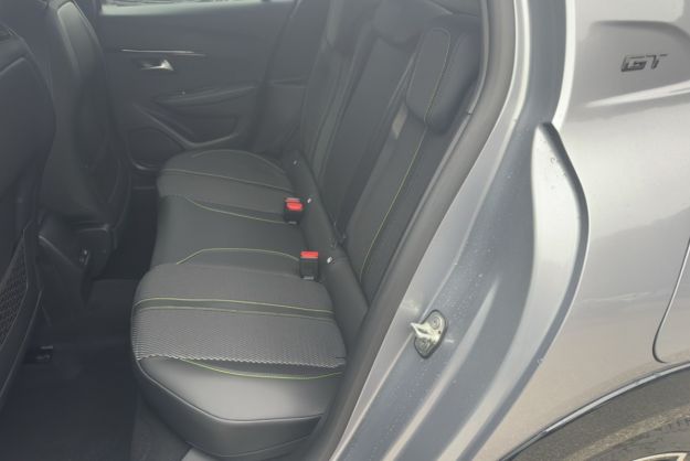 PEUGEOT 208 HYBRID 136 E-DCS6 GT PLUS
