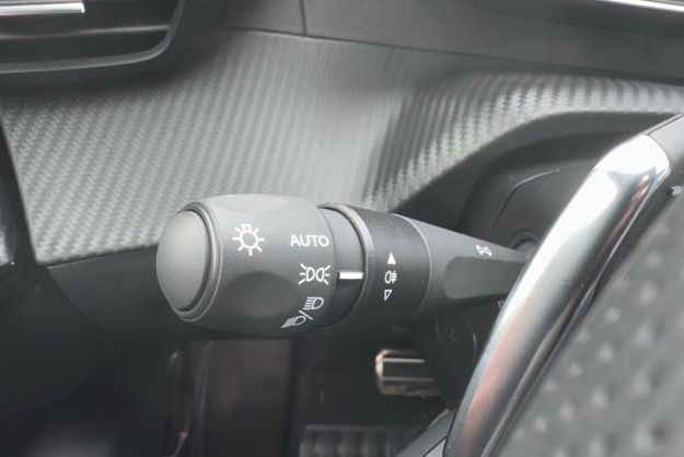 PEUGEOT 208 HYBRID 136 E-DCS6 GT PLUS