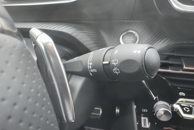 PEUGEOT 208 HYBRID 136 E-DCS6 GT PLUS
