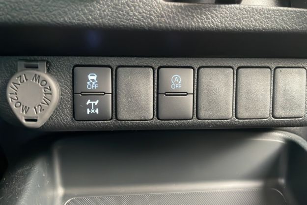 TOYOTA HILUX 2.4 D4-D 150 LECAP X-TRA DRIVE