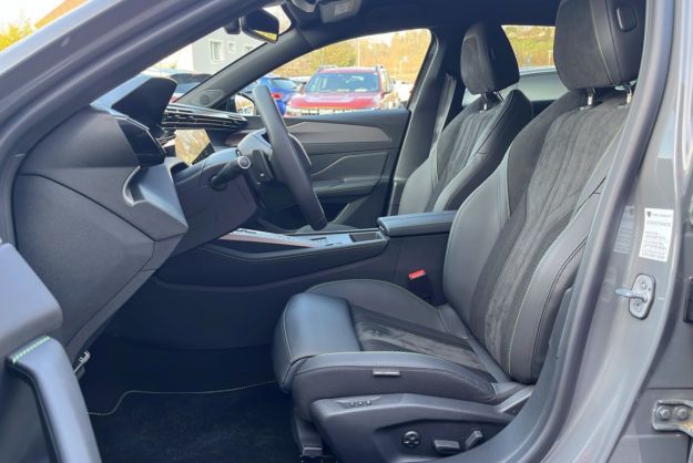PEUGEOT 308 1.5 HDI 130 EAT8 GT PK ALCANTARA